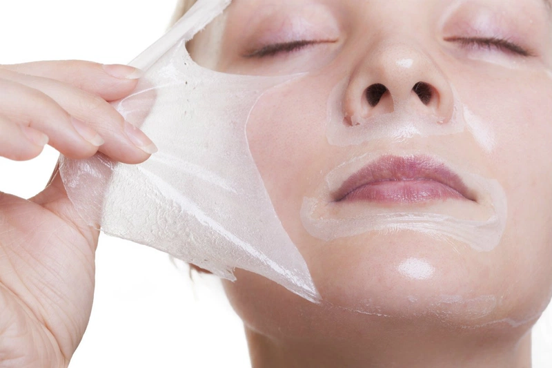 Do tác động của hoạt chất lên da nên sau khi peel, da bắt đầu ửng đỏ, châm chích và nóng rát